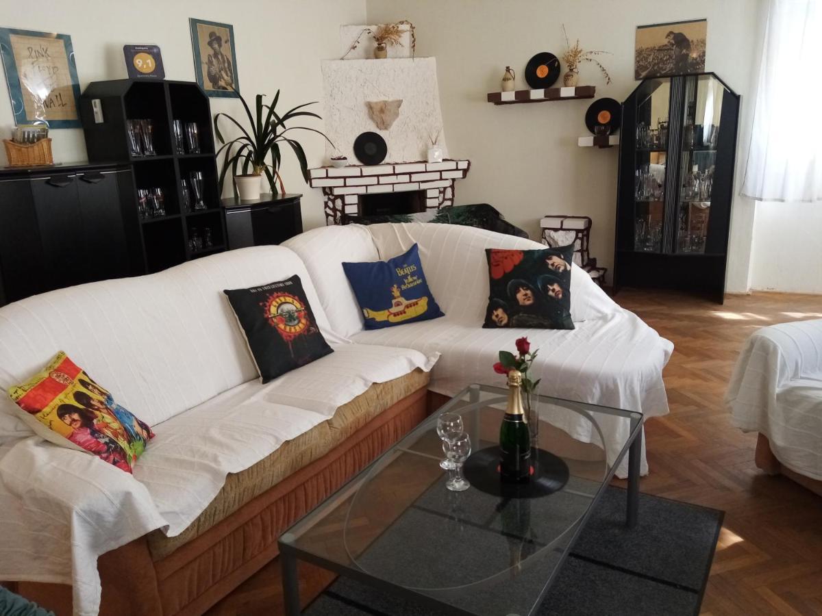 Apartmany Rossa Louny Bagian luar foto